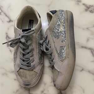 Sparkle Low-Top Sneakers in Silver and Gray - ®